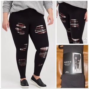 TORRID SLASHED MERRY PLAID UNDERLAY BLACK Leggings